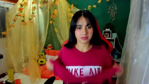 Snapshot of simone_simpson chatting on December 20, 6:40 am Simon Simpson          Modelo Independiente online show from December 20, 6:40 am