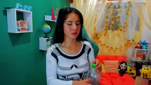 Snapshot of simone_simpson chatting on November 22, 10:25 am Simon Simpson Modelo Independiente online show from November 22, 10:25 am