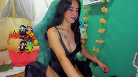 Snapshot of simone_simpson chatting on May 14, 3:35 am Simon Simpson Modelo Independiente online show from May 14, 3:35 am