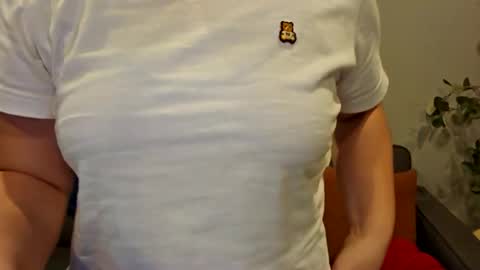 simonesighren online show from March 12, 1:56 am