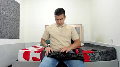SIMON KELER online show from July 12, 12:40 pm