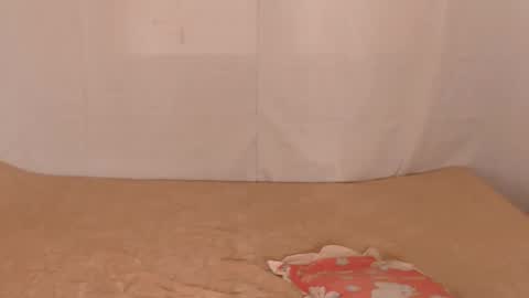 Snapshot of simple_lynx chatting on February 10, 4:38 am L Y N online show from February 10, 4:38 am