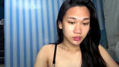 Snapshot of simplysultrykylie chatting on May 17, 6:59 pm Kylie online show from May 17, 6:59 pm