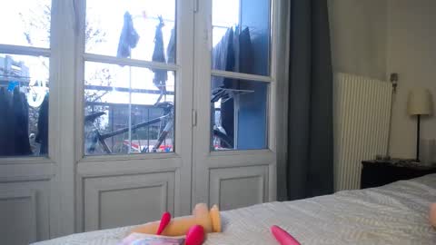 Snapshot of simur_sahso chatting on December 5, 3:39 pm Sofi wed. - sat. 11am - 11 pm and Santi with Sofi sun.. - tue. 11 am - 5 pm  europe online show from December 5, 3:39 pm