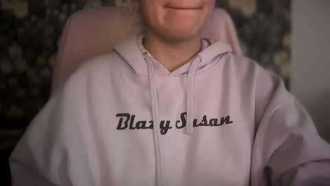 Snapshot of sindrastone chatting on November 3, 10:53 pm Sindra online show from November 3, 10:53 pm