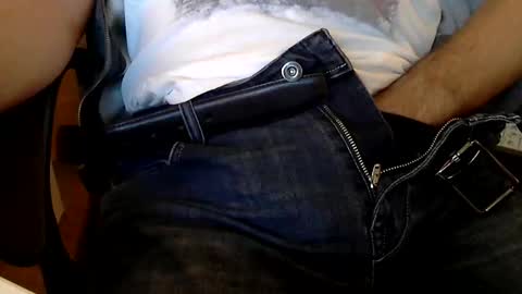 Snapshot of sinthesi chatting on October 5, 8:34 am Alex online show from October 5, 8:34 am