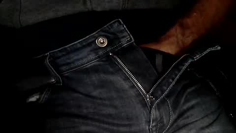 Snapshot of sinthesi chatting on October 19, 4:35 am Alex online show from October 19, 4:35 am