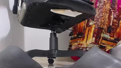 Snapshot of sir_kev66 chatting on January 31, 12:28 am only foot worshipers here online show from January 31, 12:28 am