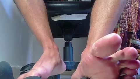 Snapshot of sir_kev66 chatting on February 20, 9:31 pm only foot worshipers here online show from February 20, 9:31 pm