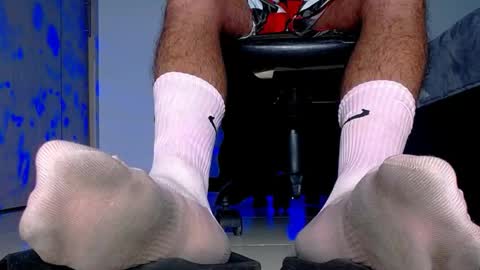 Snapshot of sir_kev66 chatting on September 27, 7:02 am only foot worshipers here online show from September 27, 7:02 am