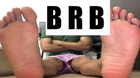 Snapshot of sir_kev66 chatting on October 27, 2:26 am only foot worshipers here online show from October 27, 2:26 am