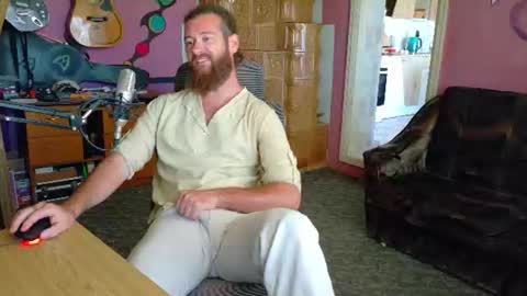 Snapshot of sir_pelo_iv chatting on June 21, 11:35 am I am The Fourth and only Sir. Pelo online show from June 21, 11:35 am