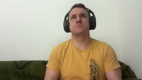 Snapshot of sirbubblesworth chatting on April 20, 11:13 am sirbubblesworth online show from April 20, 11:13 am