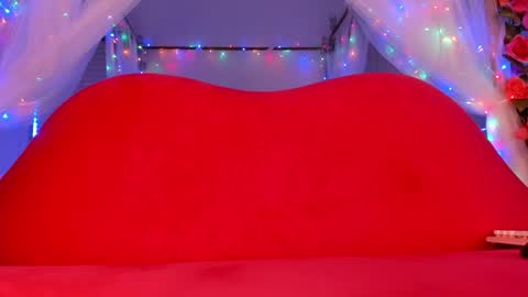 Snapshot of siren666 chatting on February 1, 2:16 am Syryn online show from February 1, 2:16 am