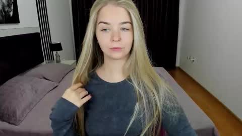 SirenaBloom online show from October 27, 5:33 am