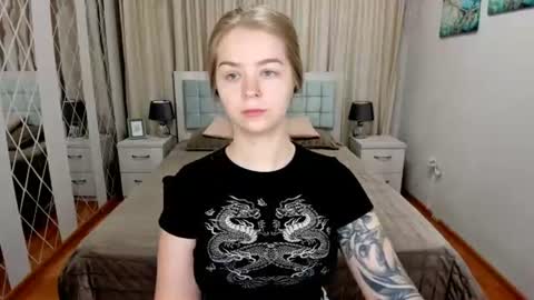 SirenaBloom online show from June 12, 4:33 am