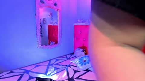 Snapshot of sirius_angels chatting on December 3, 9:23 pm Sirius angels online show from December 3, 9:23 pm