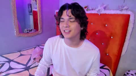 Snapshot of sirius_angels chatting on December 10, 8:38 pm Sirius angels online show from December 10, 8:38 pm