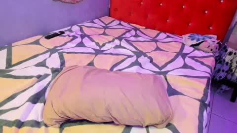 Snapshot of sirius_angels chatting on December 24, 2:22 pm Sirius angels online show from December 24, 2:22 pm