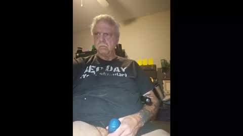 Snapshot of sirlancealot10011 chatting on December 17, 3:45 am steve online show from December 17, 3:45 am