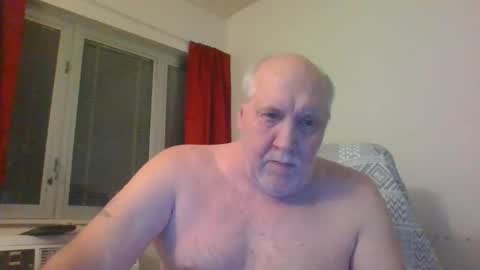 Snapshot of sirmark52 chatting on February 14, 12:19 am sir mark online show from February 14, 12:19 am