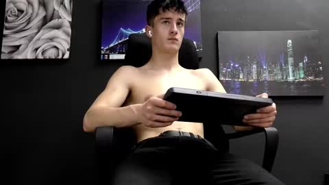 SirReedy online show from December 14, 9:58 am