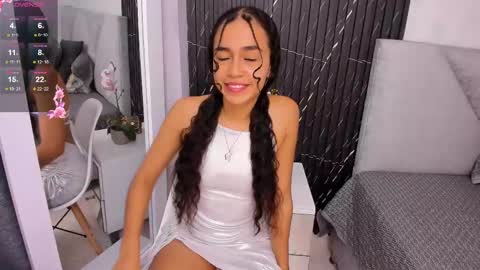 Snapshot of sisi_rosex chatting on February 10, 12:29 pm Shopia online show from February 10, 12:29 pm