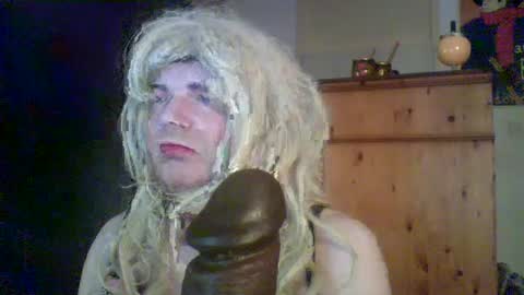 slut anna online show from August 9, 12:01 am