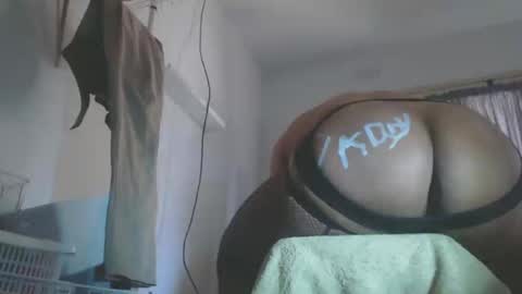 Snapshot of sissyboilooking chatting on March 7, 2:04 am RESPONDS WELL TO ... online show from March 7, 2:04 am