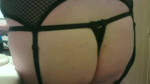 Snapshot of sissycrissy4545 chatting on May 19, 9:37 am sissycrissy4545 online show from May 19, 9:37 am