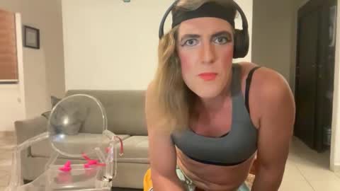 Snapshot of sissysubjess chatting on October 28, 2:59 am sissysubjess online show from October 28, 2:59 am