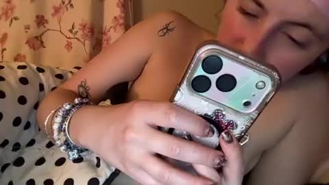 Snapshot of sistinethebrat chatting on July 4, 11:27 am sistine online show from July 4, 11:27 am