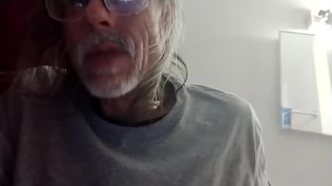 Snapshot of six_will_do chatting on December 6, 9:10 am Jimmy B online show from December 6, 9:10 am