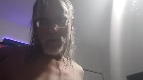 Snapshot of six_will_do chatting on December 22, 12:18 am Jimmy B online show from December 22, 12:18 am