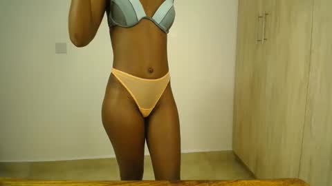 sizzly_ass online show from May 15, 2:46 pm