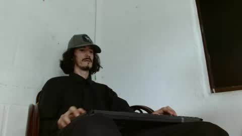 Snapshot of sk8sir chatting on June 19, 4:00 pm sk8sir online show from June 19, 4:00 pm