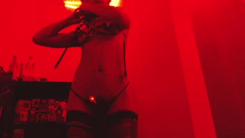 Snapshot of skarleth_miaw chatting on December 16, 12:37 am Punkat 3 online show from December 16, 12:37 am