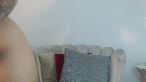 Snapshot of skarlethvilla chatting on December 25, 6:09 pm Skarleth villa online show from December 25, 6:09 pm