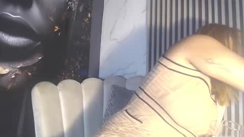 Snapshot of skarlethvilla chatting on November 23, 2:11 am Skarleth villa online show from November 23, 2:11 am