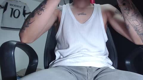 Snapshot of skateboy444 chatting on February 20, 6:06 am king online show from February 20, 6:06 am