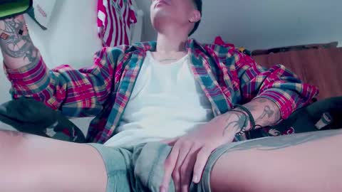 Snapshot of skateboy444 chatting on December 4, 10:02 am king online show from December 4, 10:02 am