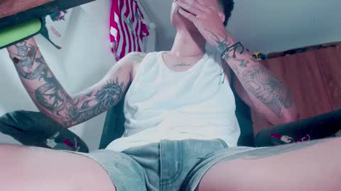 Snapshot of skateboy444 chatting on December 5, 5:38 am king online show from December 5, 5:38 am