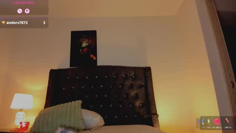 Snapshot of skay_hot chatting on November 26, 12:11 am Skay online show from November 26, 12:11 am