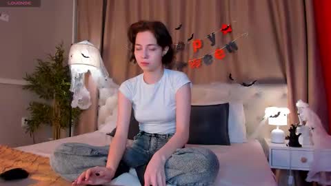 Snapshot of skelerata chatting on October 26, 1:11 am Emily online show from October 26, 1:11 am