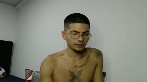 Snapshot of skinny_badboy chatting on February 11, 3:22 am E R O S online show from February 11, 3:22 am