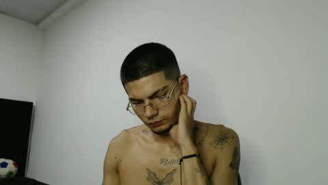 Snapshot of skinny_badboy chatting on February 14, 3:25 am E R O S online show from February 14, 3:25 am