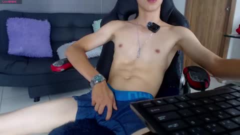 skinny_bigcock20 online show from July 27, 10:17 pm