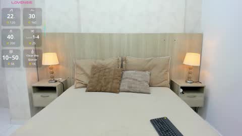 Emily Rojas online show from December 4, 7:44 pm