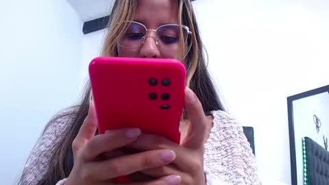 Snapshot of skinny_hottie18 chatting on December 7, 3:30 pm skinny_hottie18 online show from December 7, 3:30 pm