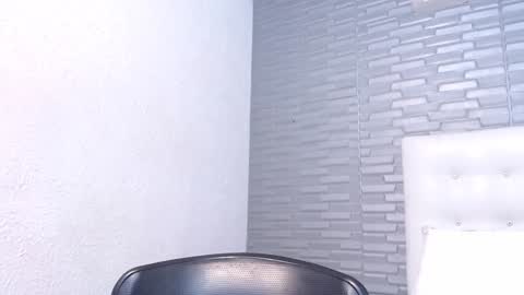 Snapshot of skinny_hottie18 chatting on December 14, 7:46 pm skinny_hottie18 online show from December 14, 7:46 pm